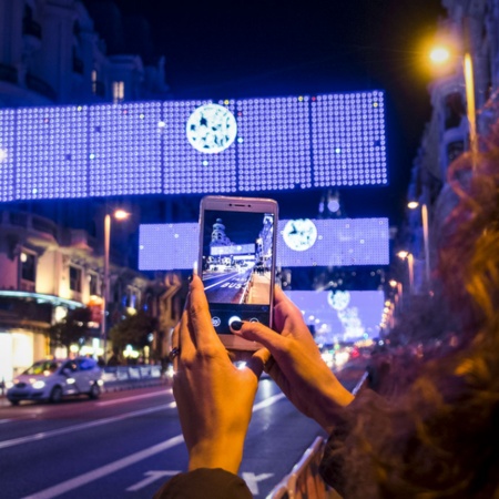 Luzes de Natal na rua Gran Vía, em Madri