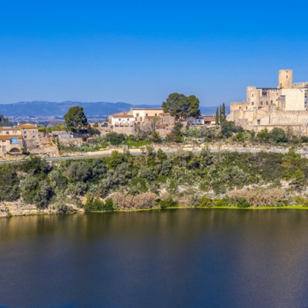 Lac de Foix et château du Castellet, Alt Penedès, province de Barcelone