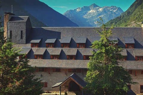 Vista exterior del Parador de Artíes