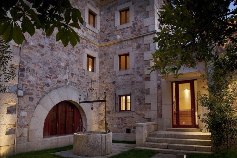 View of the garden of the Parador de Cáceres
