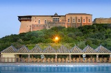 Vue extérieure et de la piscine du Parador de Carmona