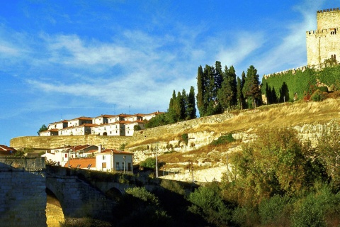 Vista del exterior y entorno del Parador de Ciudad Rodrigo