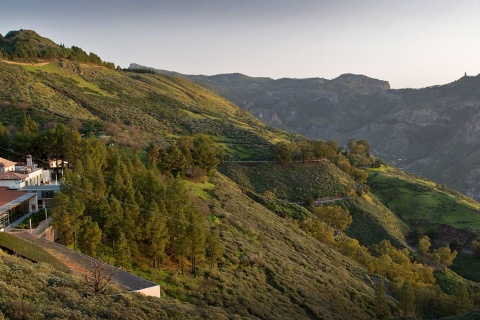 Vista del exterior y entorno del Parador de Cruz de Tejeda