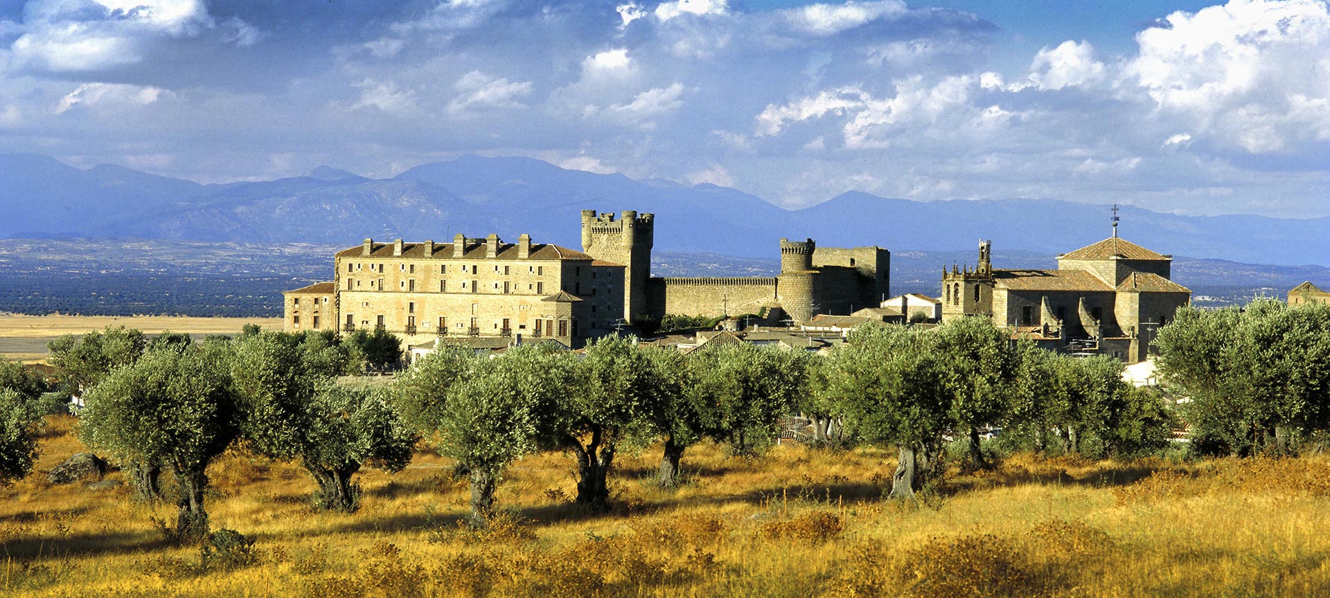 Exterior of the Parador de Oropesa Exterior of the Parador de Oropesa