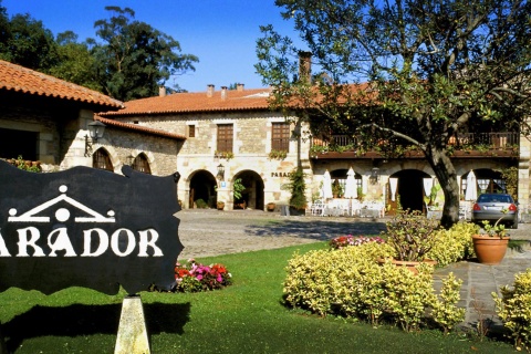 Vista exterior del Parador de Santillana del Mar