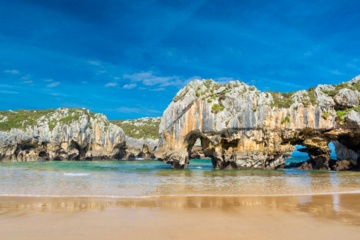Beach: Cuevas del Mar, Llanes, Asturias