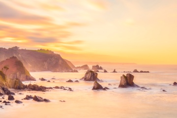 Strand: El Silencio, Cudillero, Asturien