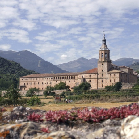 Vista del Monasterio de Yuso, en San Millán de la Cogolla (La Rioja)