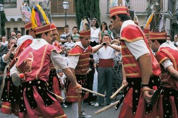  Danse de Bastonets, typique des fêtes de la Mare de Déu de la Salut d'Algemesí (région de Valence)