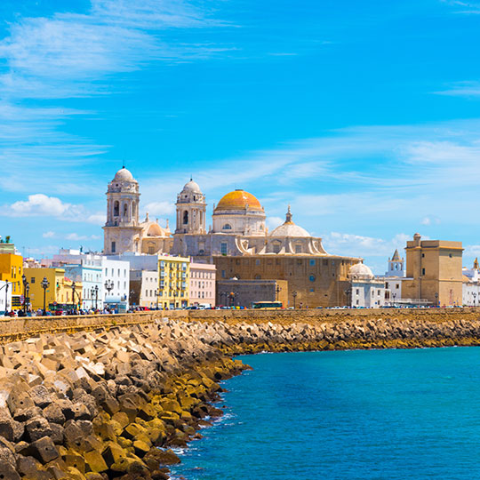 Die Kathedrale „Santa Cruz“, Cádiz, Andalusien