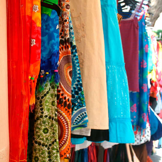 Telas en un mercadillo callejero