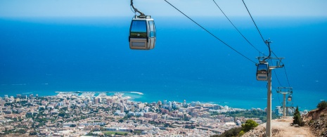 Teleférico de Benalmádena desde lo alto del Calamorro. Málaga