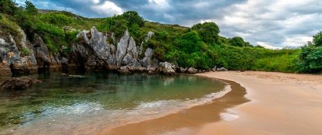 Cala di Gulpiyuri a Llanes, Asturie