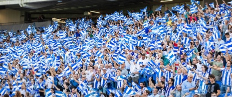 Afición en el estadio Anoeta (Real Sociedad) en San Sebastián