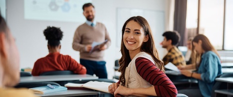 Estudiantes en un aula