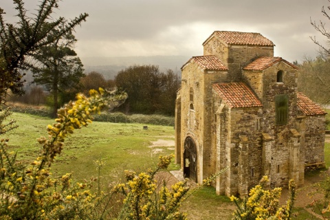 Außenseite der Kirche San Miguel de Lillo