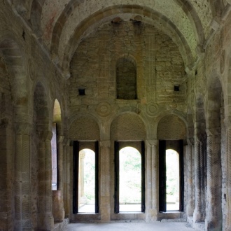 Interior de la Iglesia de Santa María del Naranco, Oviedo