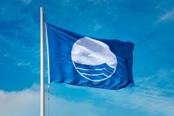 Distintivo de bandera azul en playas