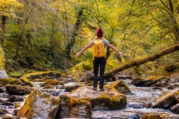 Turista nel bosco di Irati, Navarra